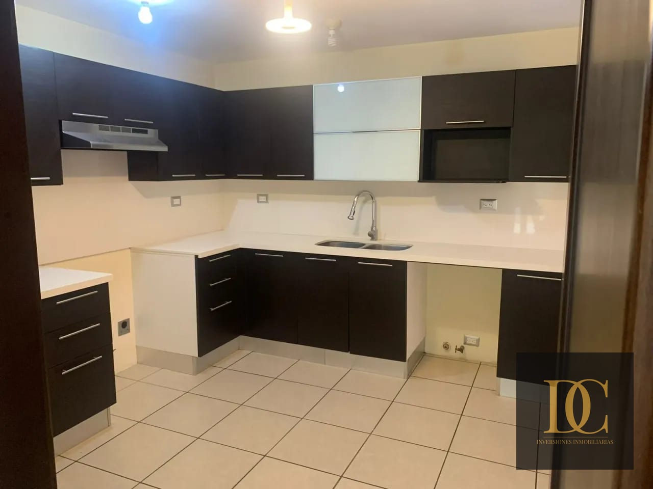 📍 Casa en Venta – 3 Hab + Jardín | Ensenada de San Isidro | Zona 16 — Casa en Venta en Alamedas de San Isidro, Zona 16, Guatemala, Ciudad — foto 2 de 13