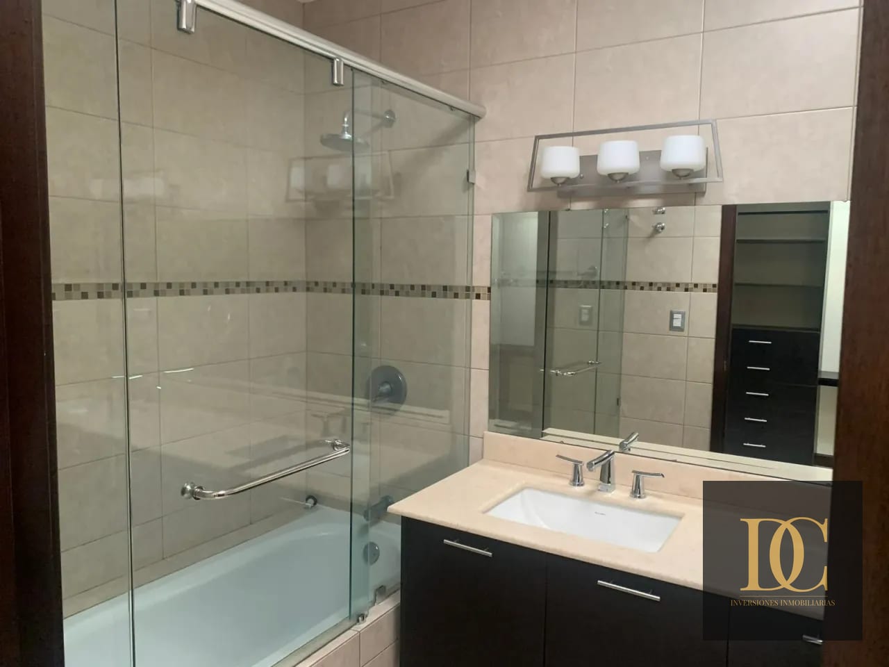 📍 Casa en Venta – 3 Hab + Jardín | Ensenada de San Isidro | Zona 16 — Casa en Venta en Alamedas de San Isidro, Zona 16, Guatemala, Ciudad — foto 10 de 13