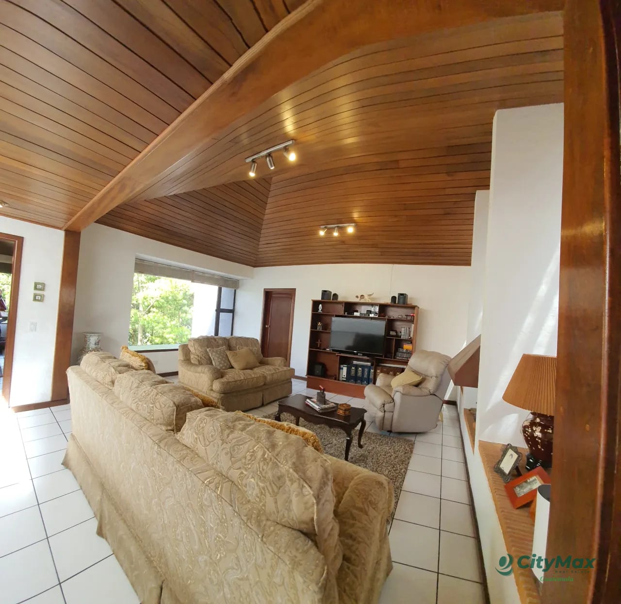 Amplia Casa en Venta El Prado Zona 10 Guatemala — Casa en Venta en El Prado, Zona 10, Guatemala, Ciudad — foto 7 de 11