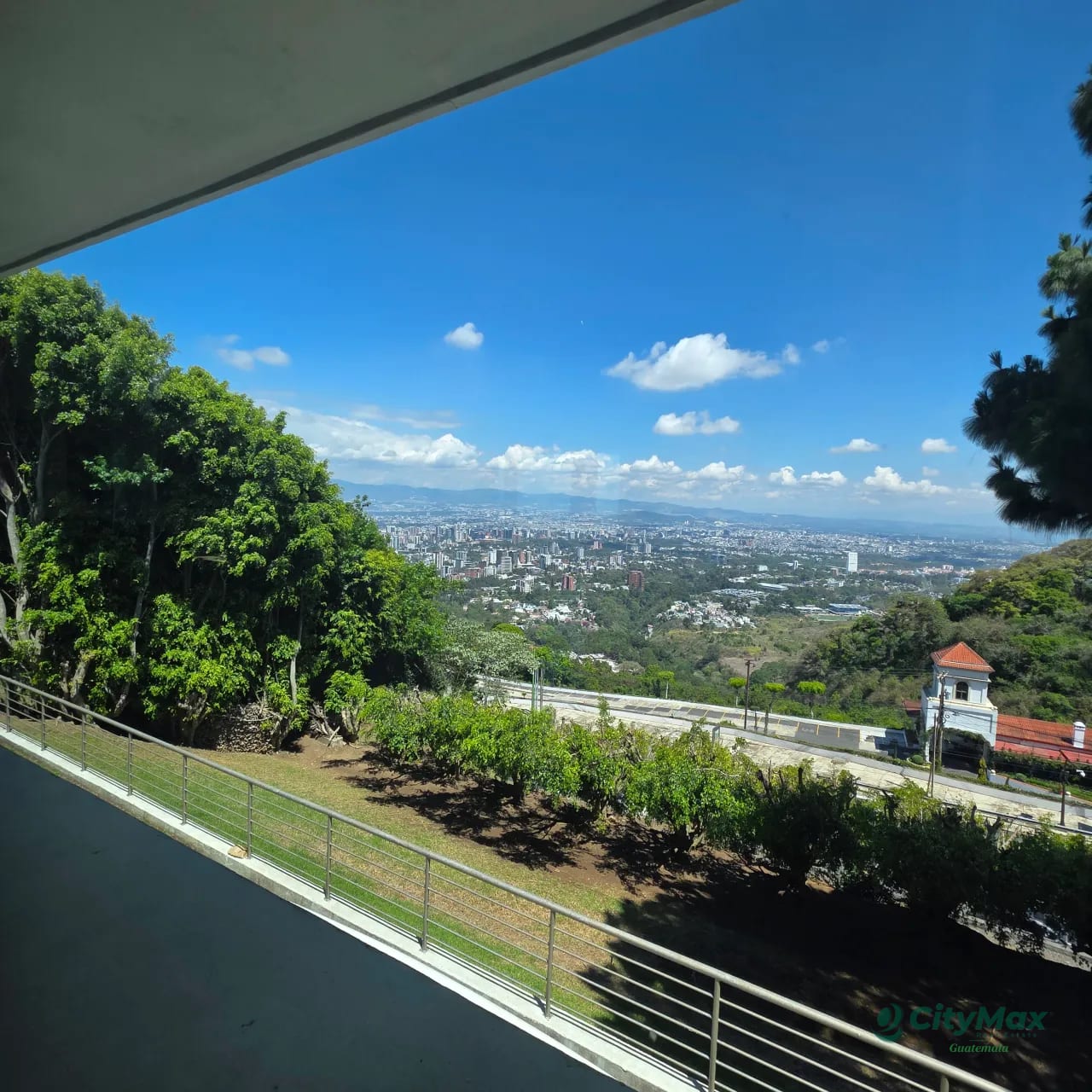 Lujosa Mansion en venta Las Nubes Ciudad Guatemala — Casa en Venta en km 11-15, Carretera a El Salvador, Guatemala, Ciudad — foto 3 de 9