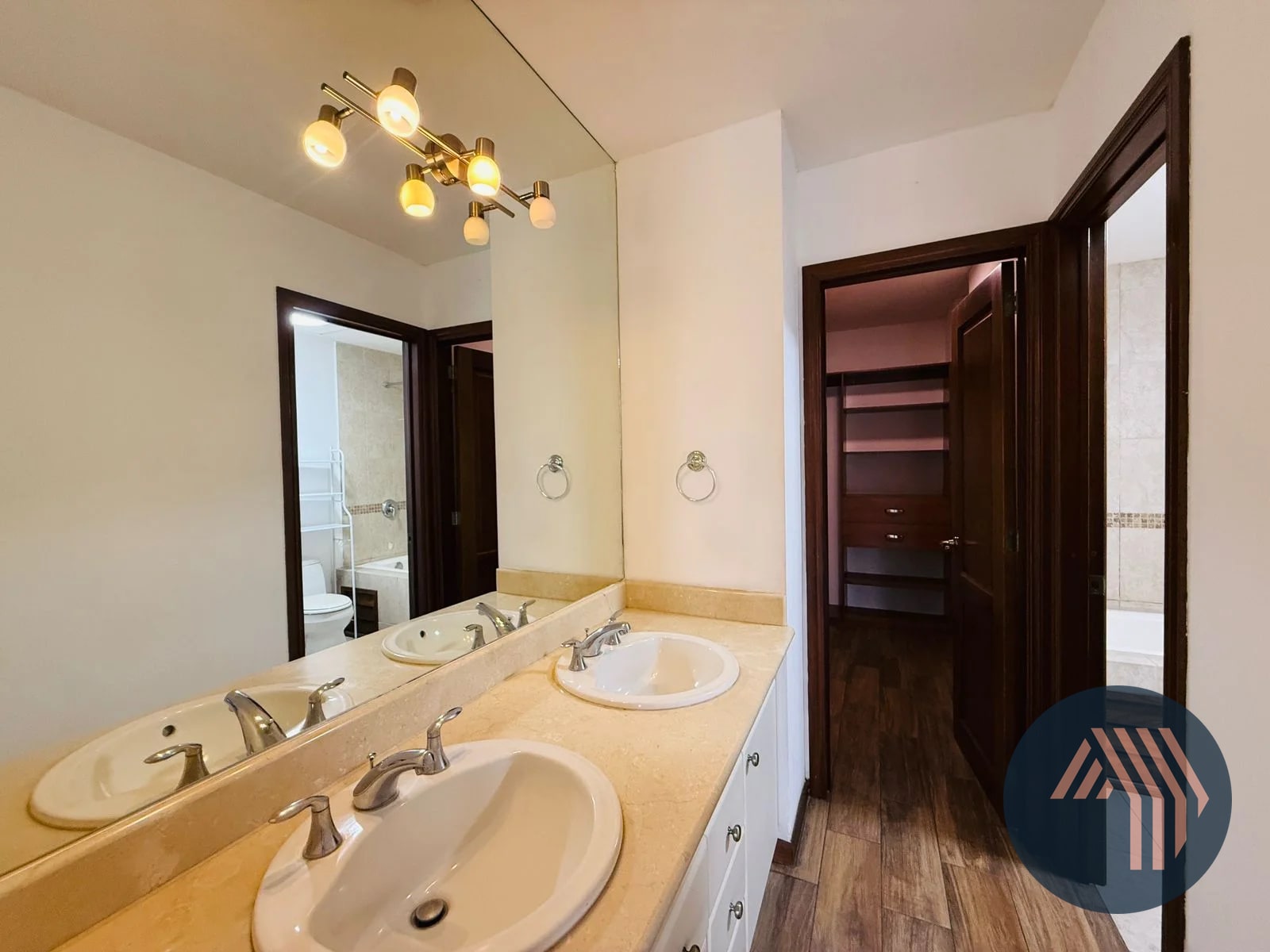 ALQUILER DE CÉNTRICO Y LINDO APARTAMENTO - TORRE DEL VALLE, ZONA 10 - 10