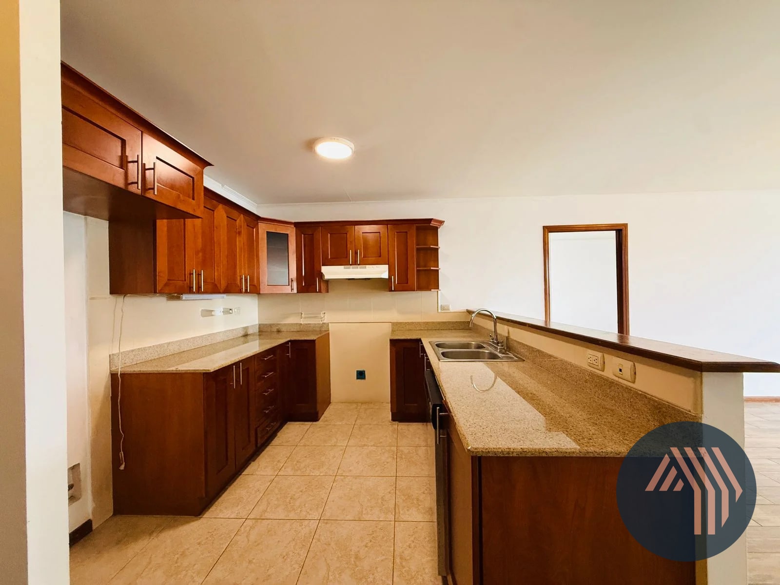ALQUILER DE CÉNTRICO Y LINDO APARTAMENTO - TORRE DEL VALLE, ZONA 10 - 3