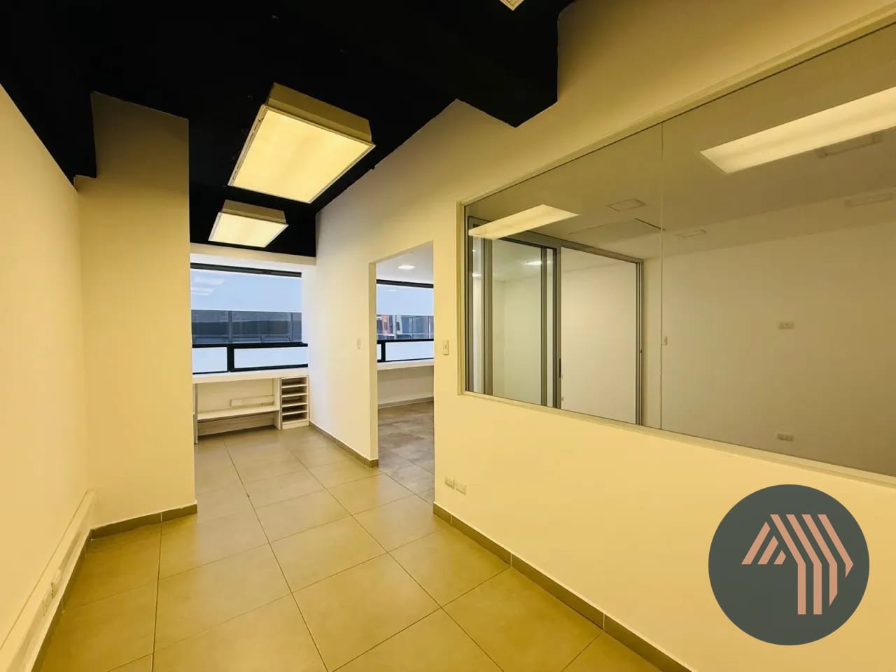 ALQUILER DE CENTRICA OFICINA 67.80MT2 - CENTRO EMPRESARIAL, ZONA 10 — Oficina en Alquiler en Centro Empresarial, Zona 10, Guatemala, Ciudad — foto 4 de 6