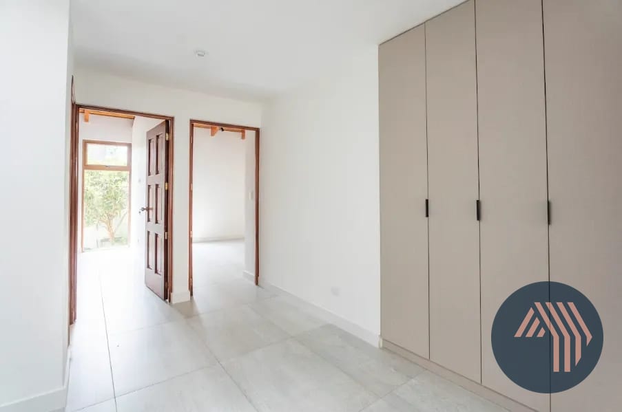 VENTA DE LINDA CASA REMODELADA - CIPRESES, ZONA 10 — Casa en Venta en Zona 10, Guatemala, Ciudad — foto 13 de 17