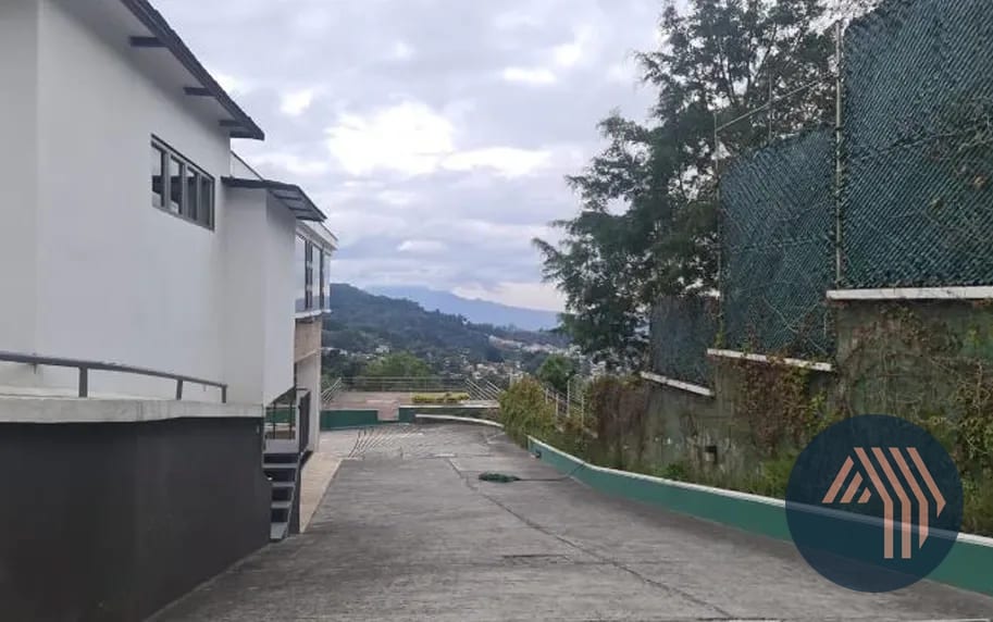 VENTA DE AMPLIA PROPIEDAD - MONTEBELLO, KM 9.5 CARR. SALVADOR — Casa en Venta en Montebello I, Carretera a El Salvador, Guatemala, Ciudad — foto 4 de 17