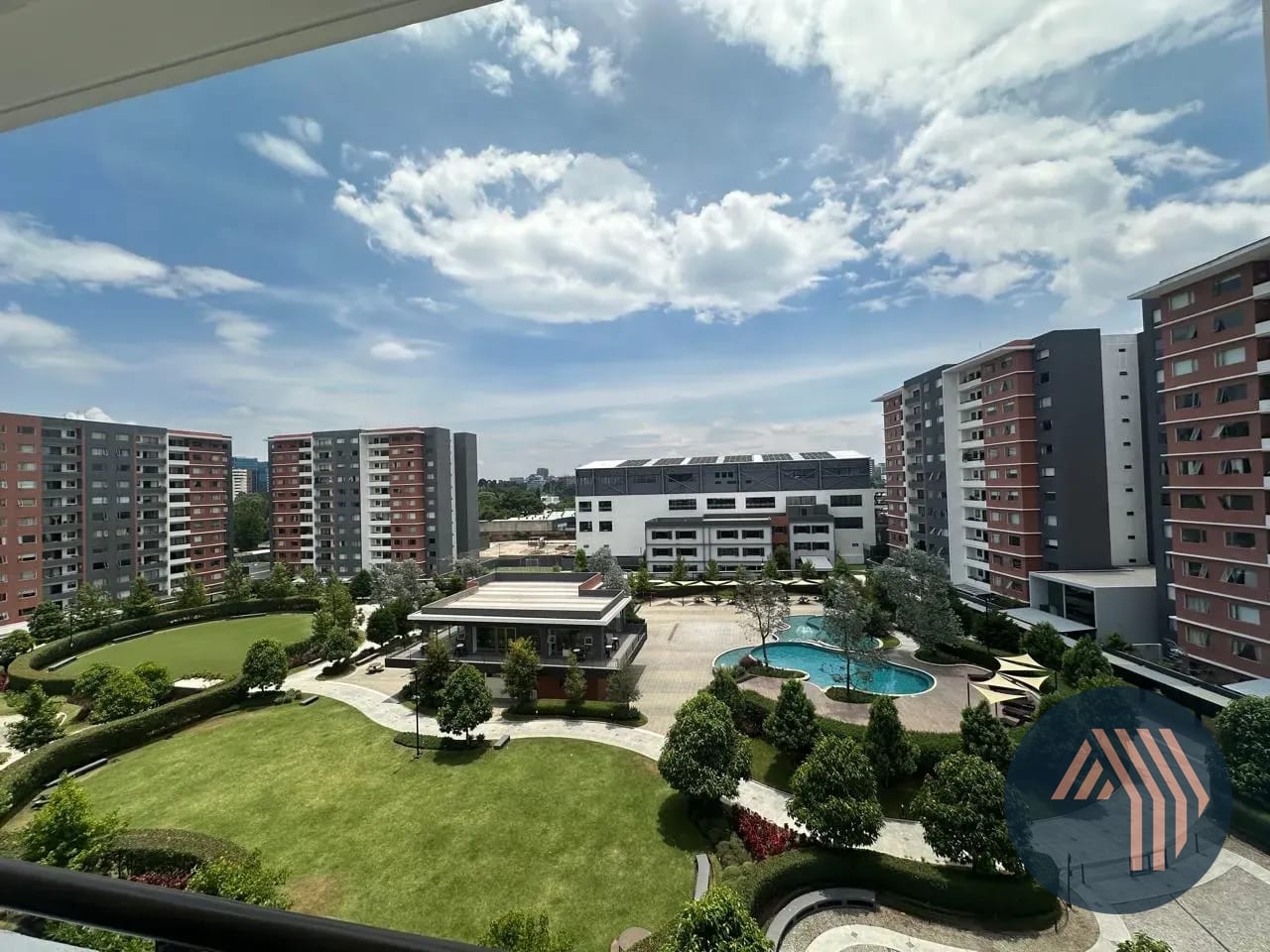 Alquiler de Lindo Apartamento - Plaza Segheria, Zona 14 — Apartamento en Alquiler en Segheria, Zona 14, Guatemala, Ciudad — foto 1 de 16
