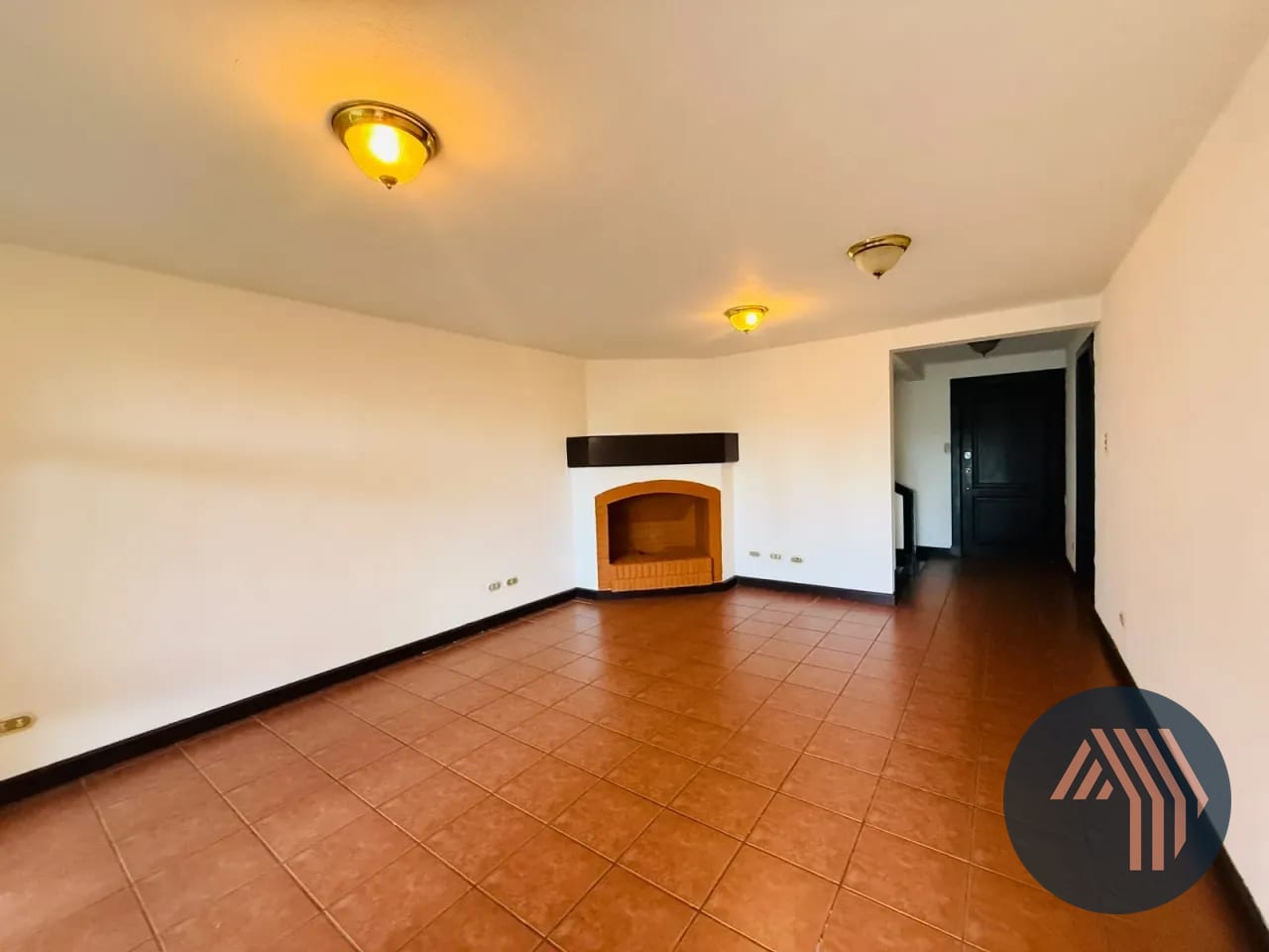 Alquiler de Casa con Lindo Jardín - Villas del Campo, KM 13.5 CES — Casa en Alquiler en Villas del Campo, Carretera a El Salvador, Guatemala, Ciudad — foto 6 de 17