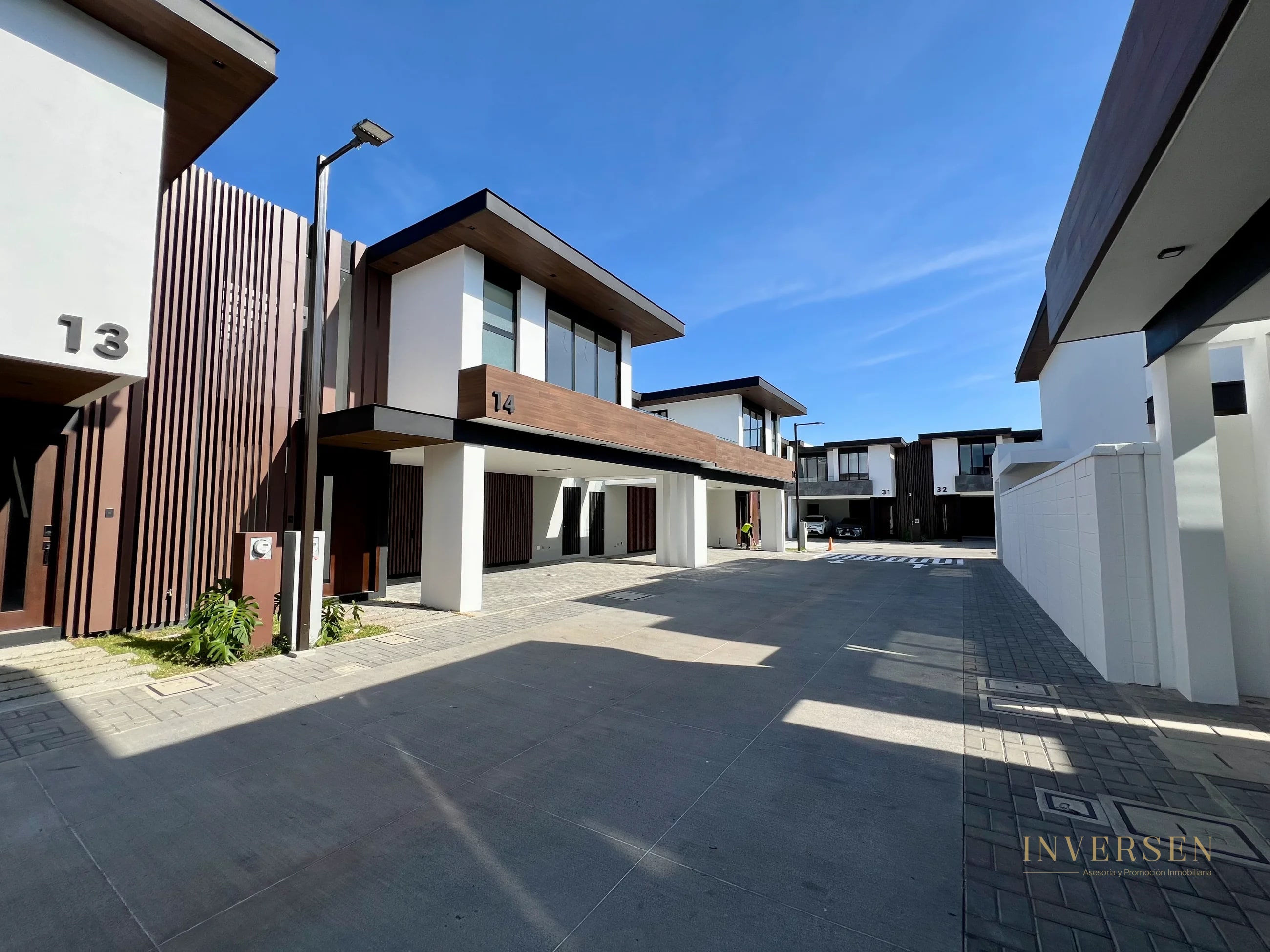 Casa para estrenar en venta en zona 10 - Molie - 1