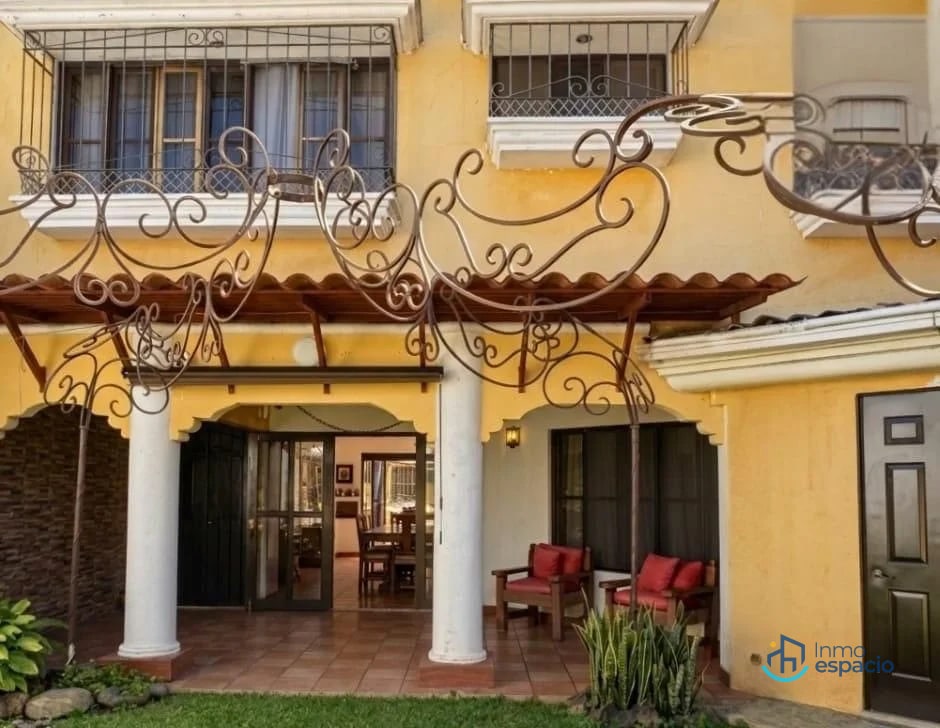 Casa estilo colonial en venta ubicada sobre 20 calle Zona 10, Guatemala - 1
