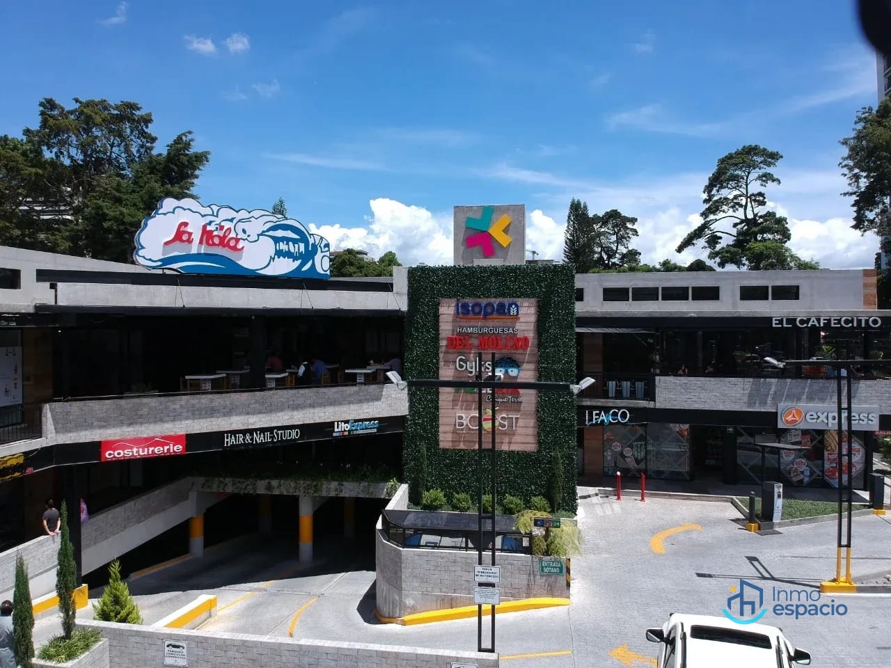 Local Comercial en Renta | Zona 10 | Listo para Adecuar a tu Negocio — Local en Alquiler en Zona 10, Guatemala, Ciudad — foto 2 de 4