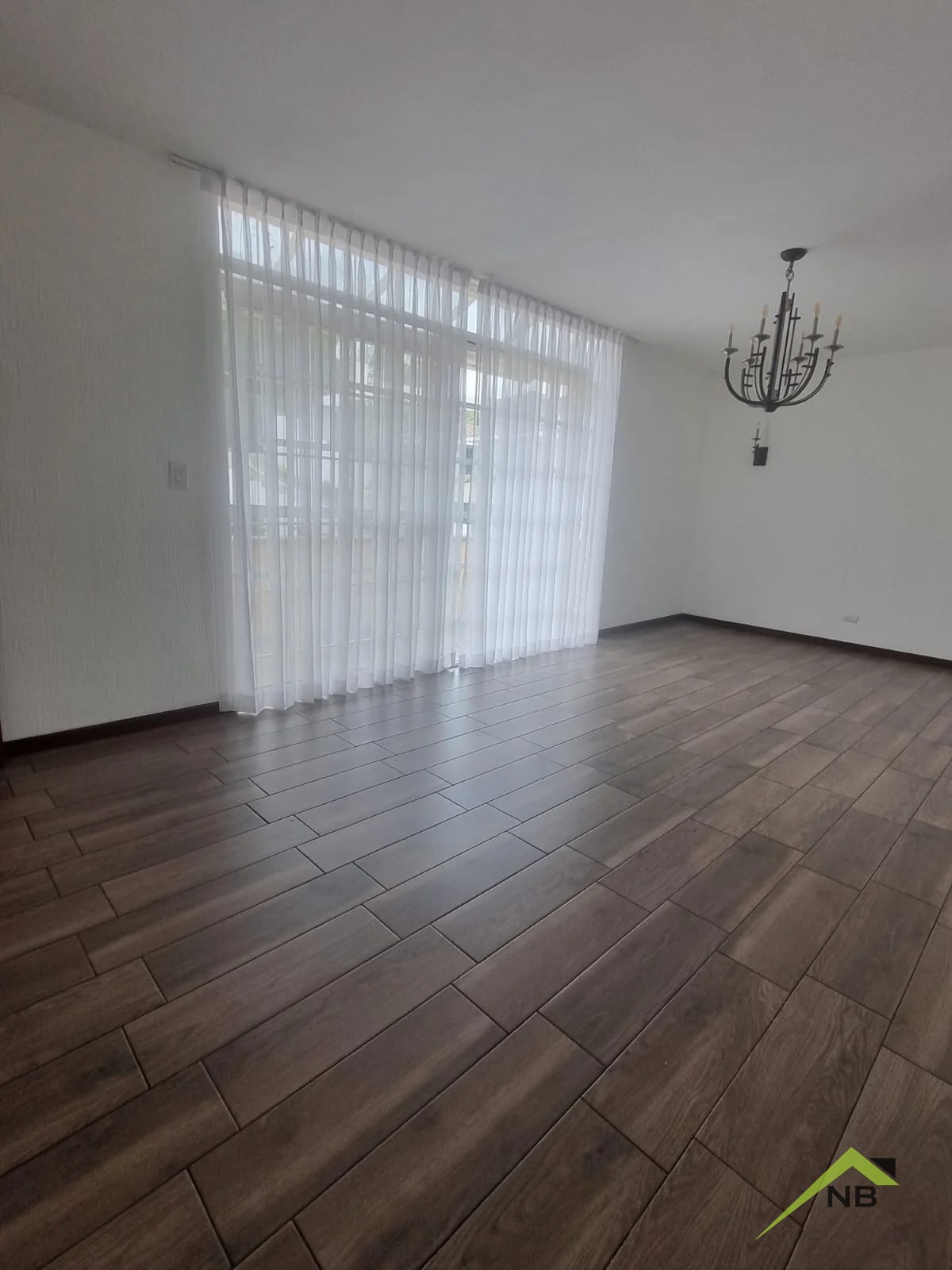 Casa de 3 niveles en Renta Elgin Zona 13 - 11