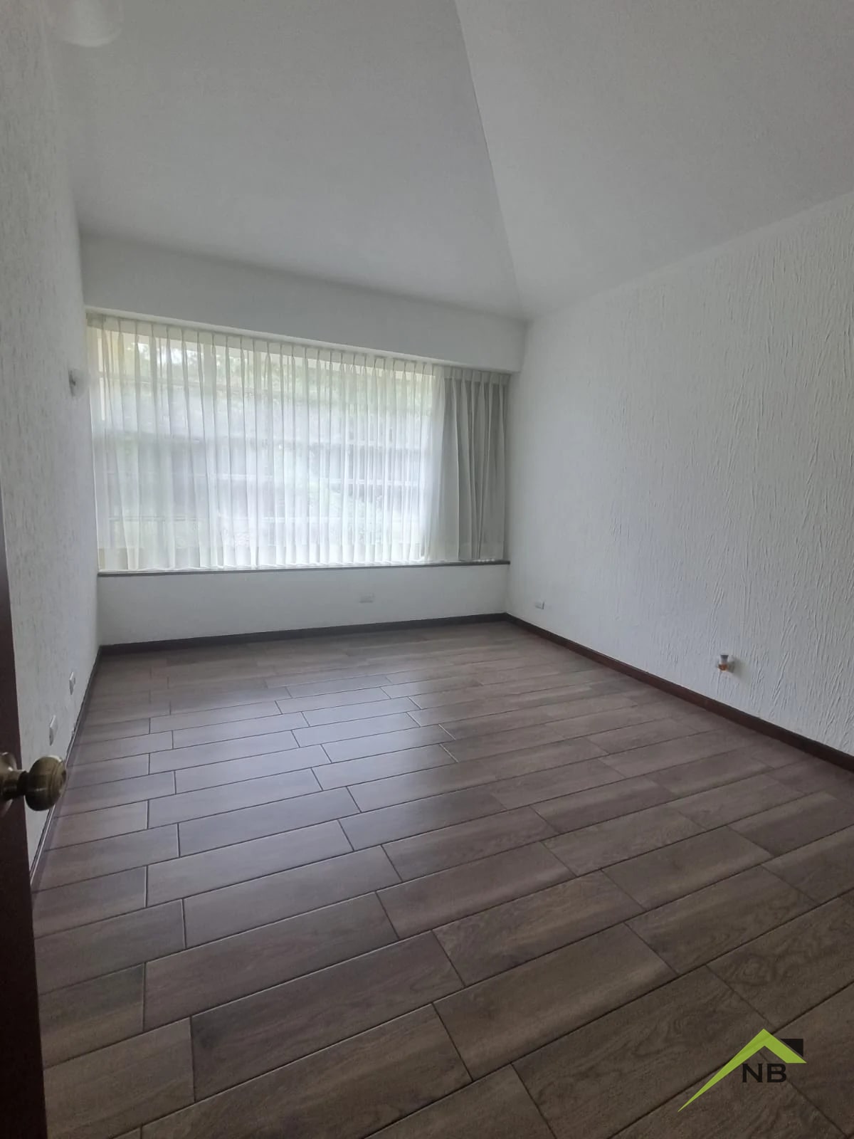Casa de 3 niveles en Renta Elgin Zona 13 - 15