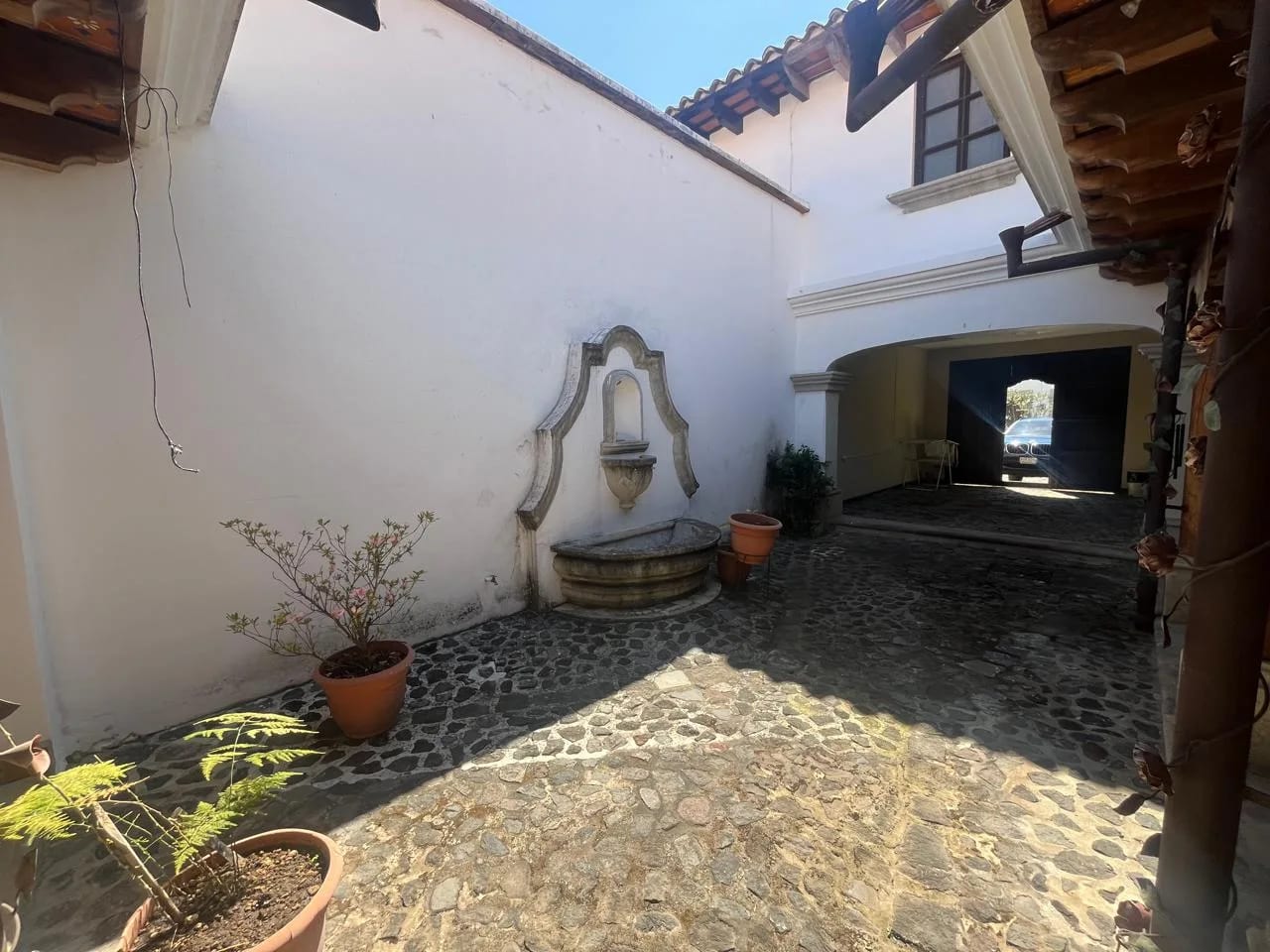 CASA EN VENTA EN CONDOMINIO CERCA DE ANTIGUA — Casa en Venta en Antigua, Sacatepéquez — foto 2 de 5