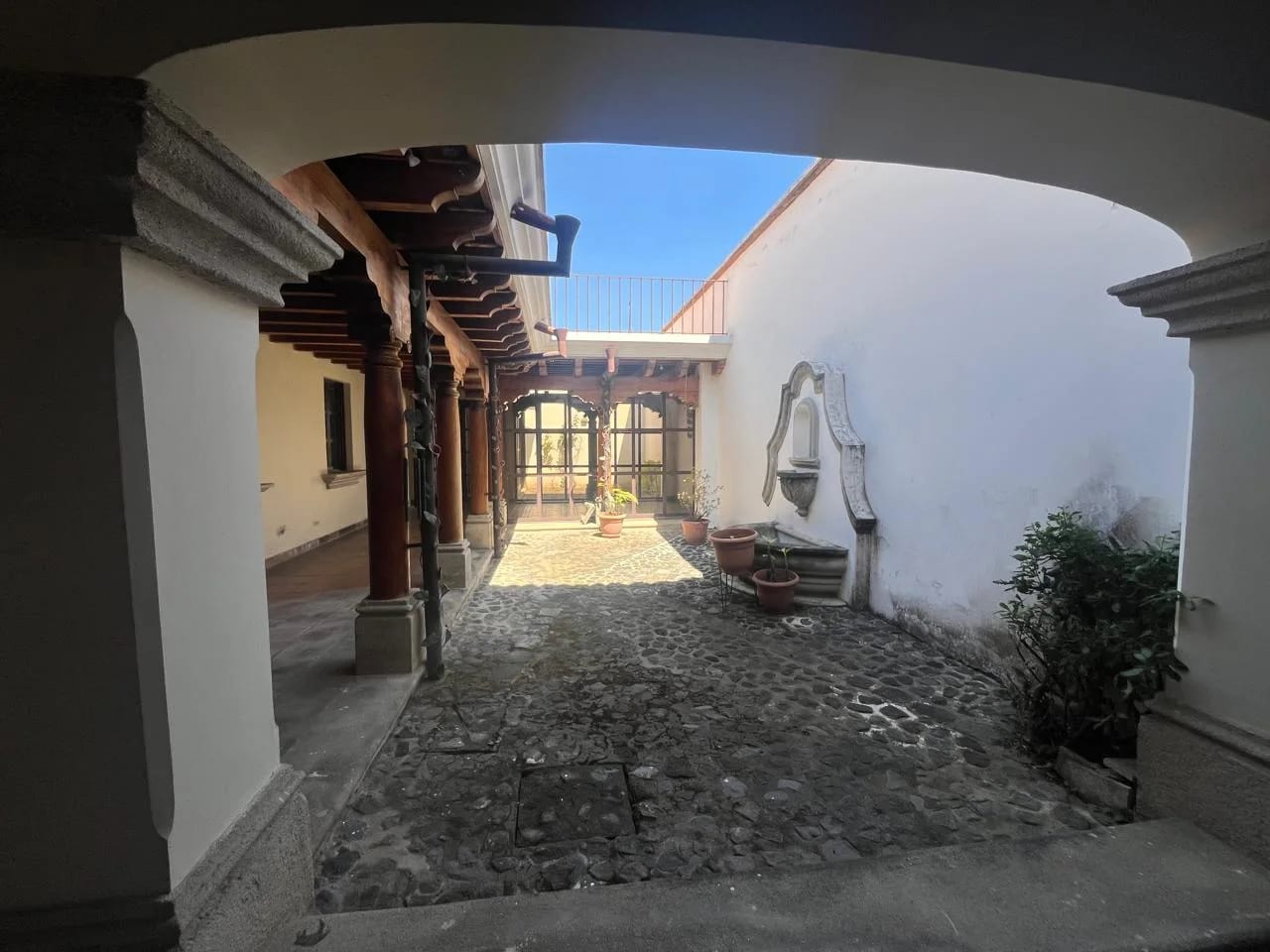 CASA EN VENTA EN CONDOMINIO CERCA DE ANTIGUA — Casa en Venta en Antigua, Sacatepéquez — foto 3 de 5