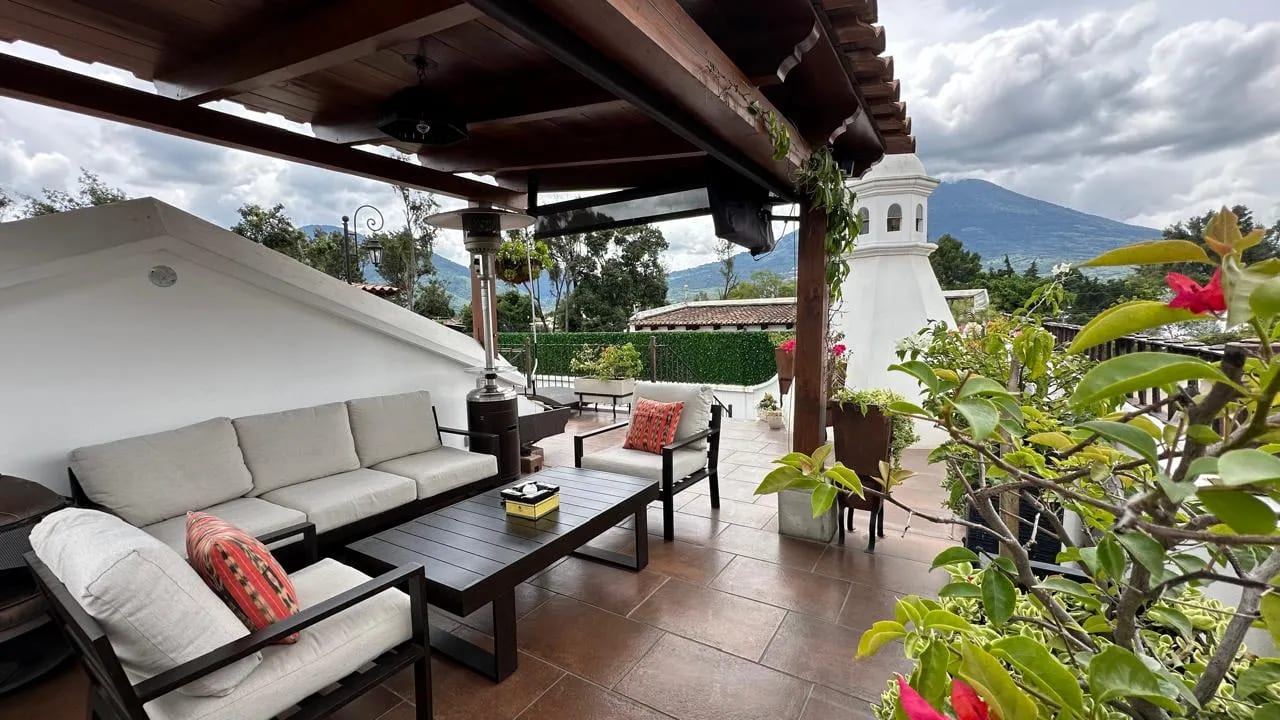 CASA DE LUJO EN VENTA EN PLAZUELA DEL CONQUISTADOR PROPIEDAD EXCLUSIVA CON SPA GIMNASIO Y PANELES SOLARES — Casa en Venta en Antigua, Sacatepéquez — foto 4 de 4