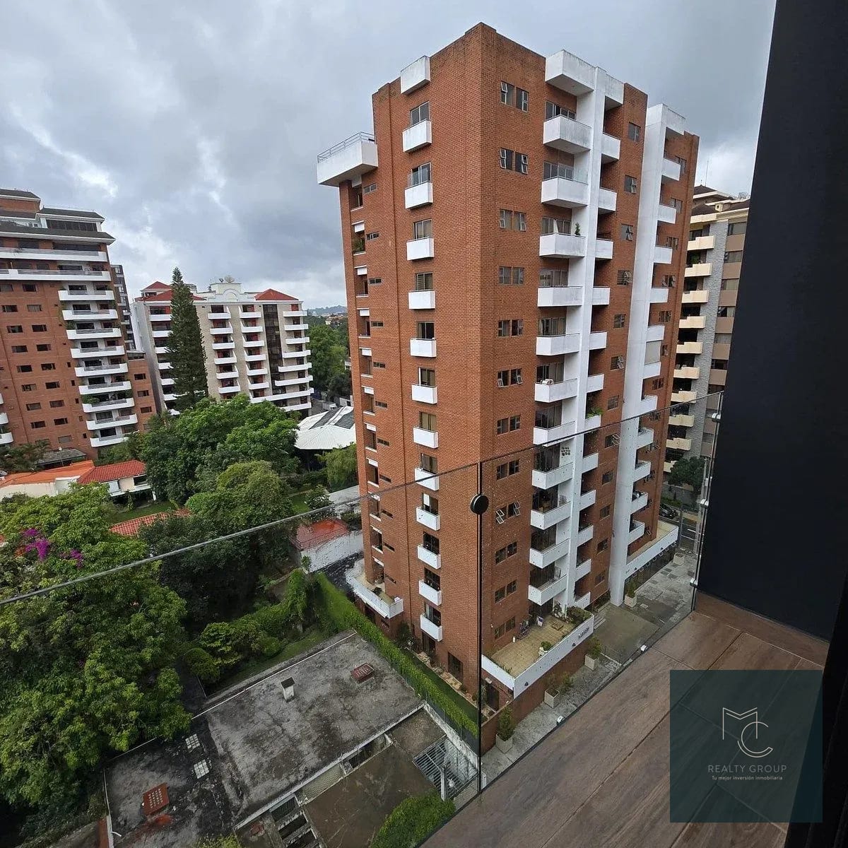 Apartamento en RENTA / Edificio Casa Ignacio Zona 10 — Apartamento en Alquiler en Casa Ignacio, Zona 10, Guatemala, Ciudad — foto 10 de 11