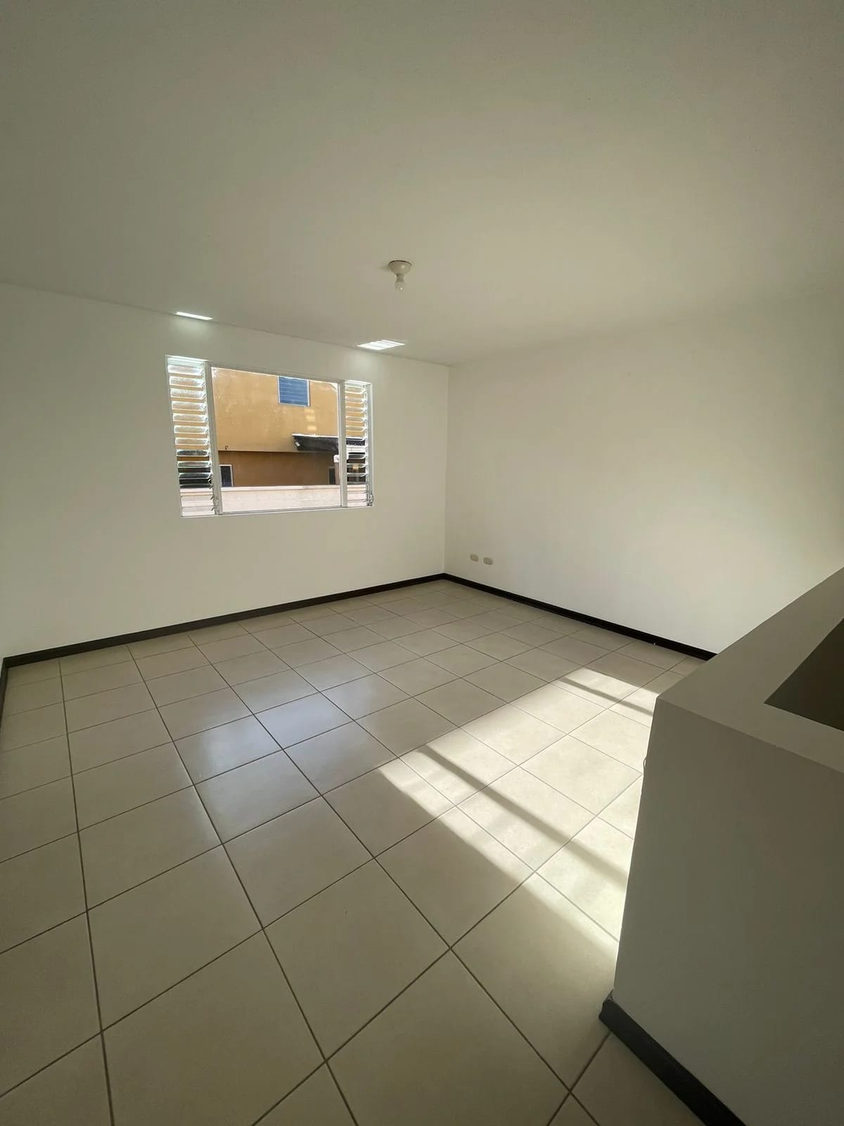 CASA EN VENTA EN CONDOMINIO BOSQUES DE SAN MARINO, ZONA 8 DE MIXCO — Casa en Venta en Zona 8 Mixco, Guatemala, Ciudad — foto 12 de 17