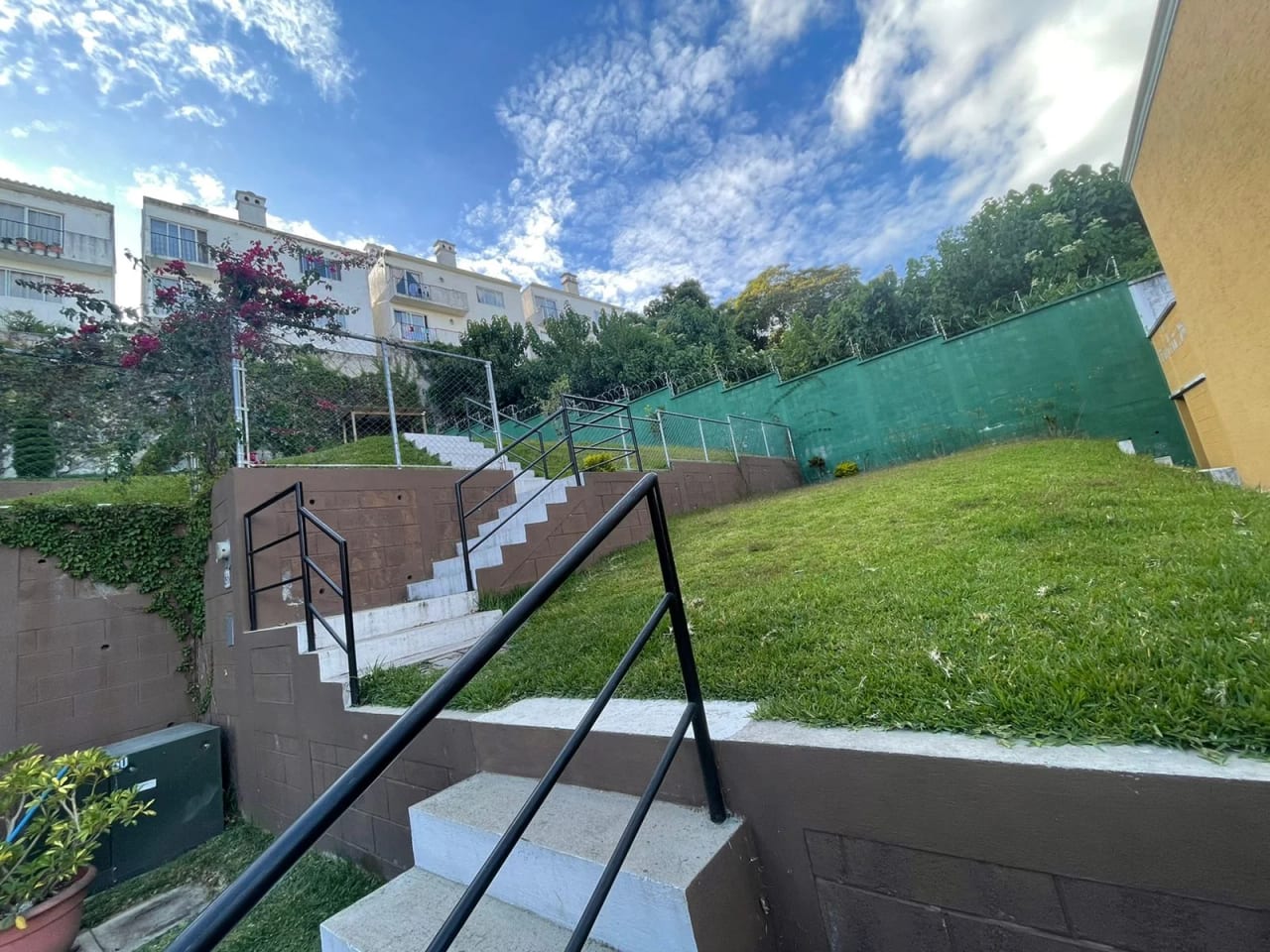 CASA EN VENTA EN CONDOMINIO BOSQUES DE SAN MARINO, ZONA 8 DE MIXCO — Casa en Venta en Zona 8 Mixco, Guatemala, Ciudad — foto 9 de 17