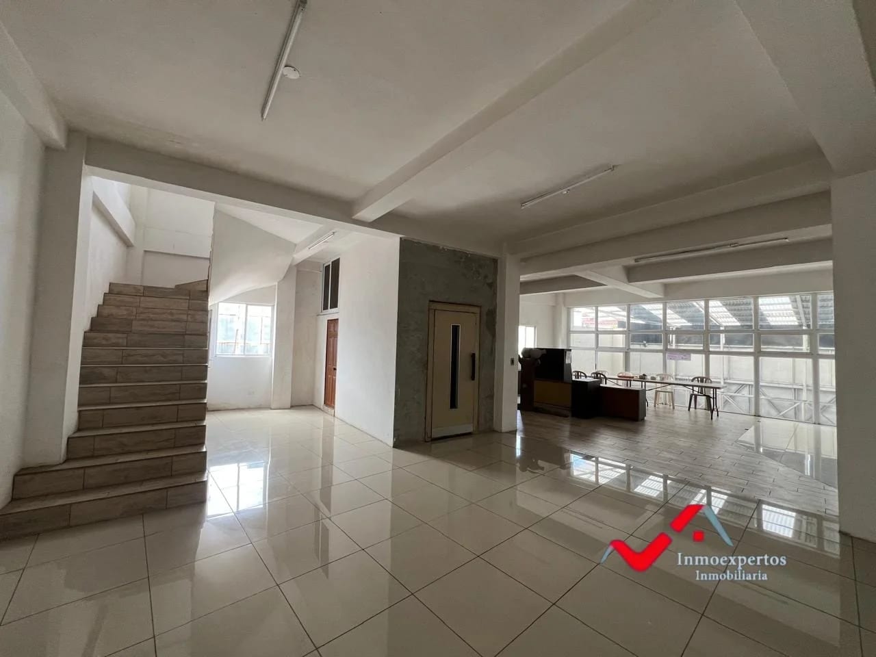 EDIFICIO EN RENTA – CALZADA ROOSEVELT ZONA 1 MIXCO — Edificio en Alquiler en Zona 1 Mixco, Guatemala, Ciudad — foto 1 de 17