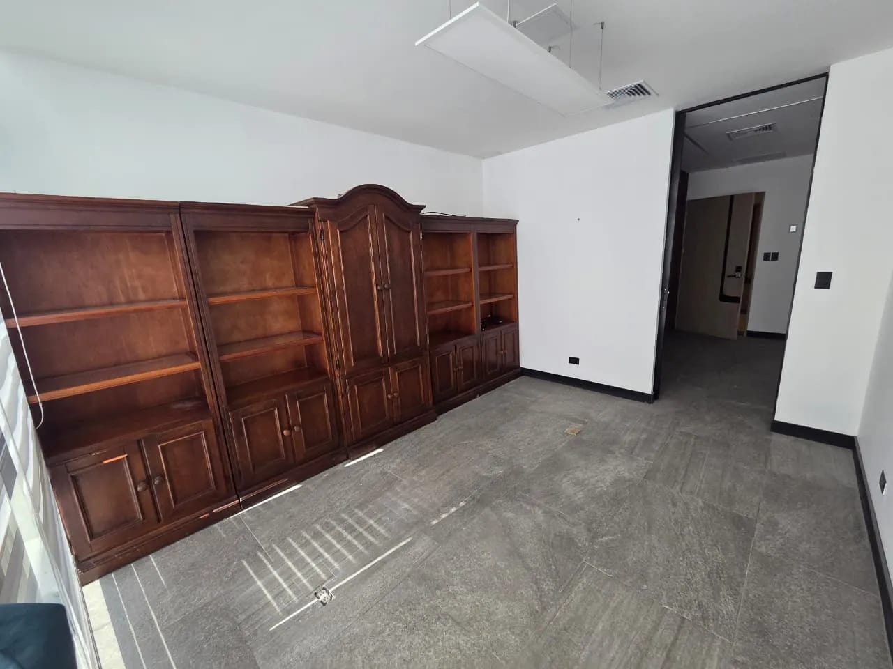 OFICINA EN RENTA RENOVATI ZONA 10 — Oficina en Alquiler en Renovati, Zona 10, Guatemala, Ciudad — foto 9 de 10