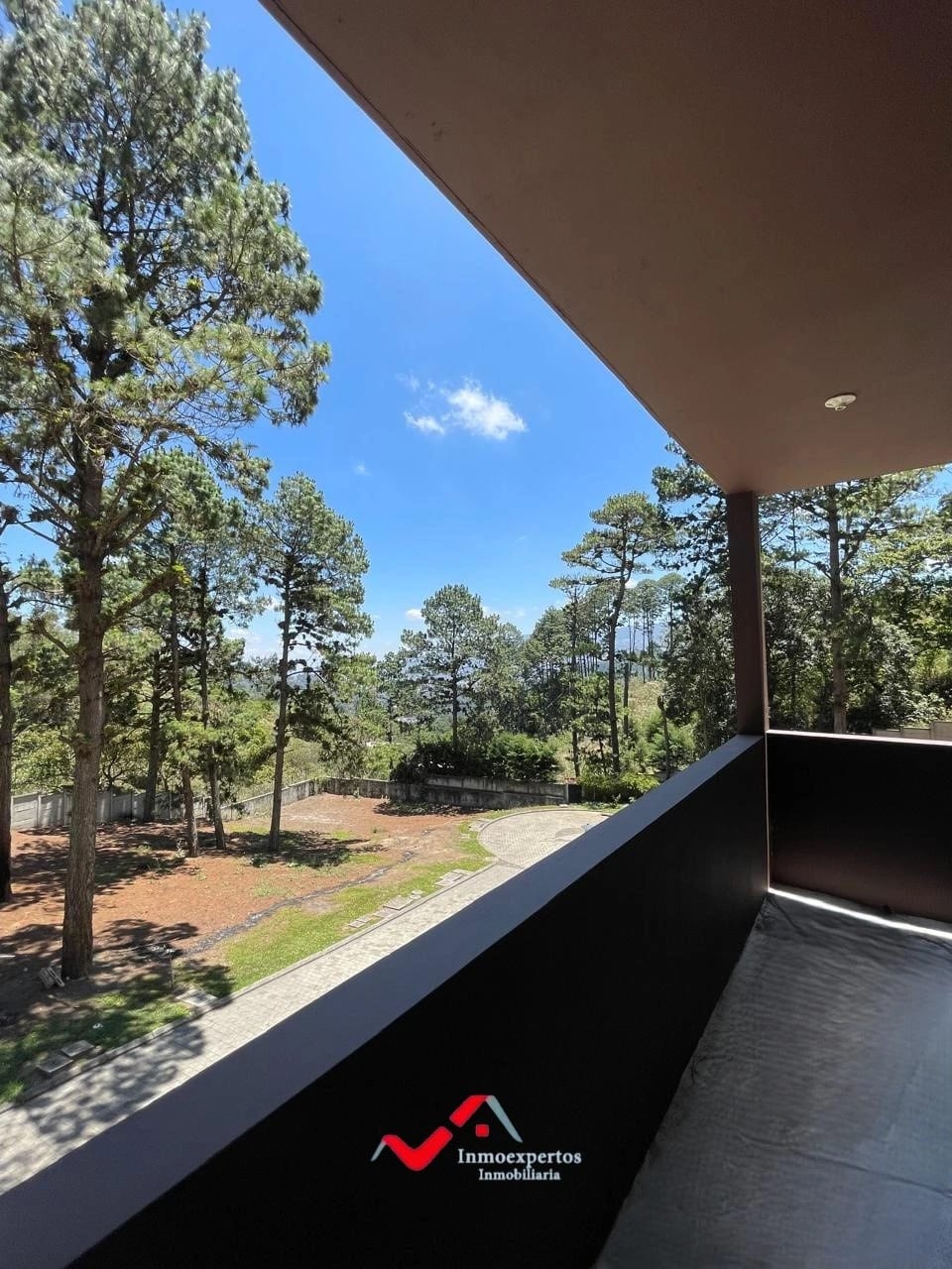 CASA EN VENTA EN ZONA 16 — Casa en Venta en Zona 16, Guatemala, Ciudad — foto 2 de 17