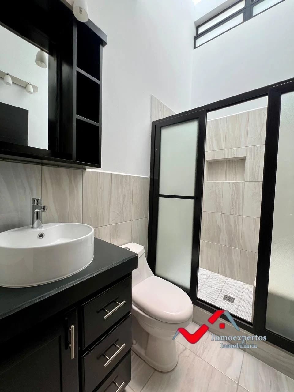 CASA EN VENTA EN ZONA 16 — Casa en Venta en Zona 16, Guatemala, Ciudad — foto 9 de 17