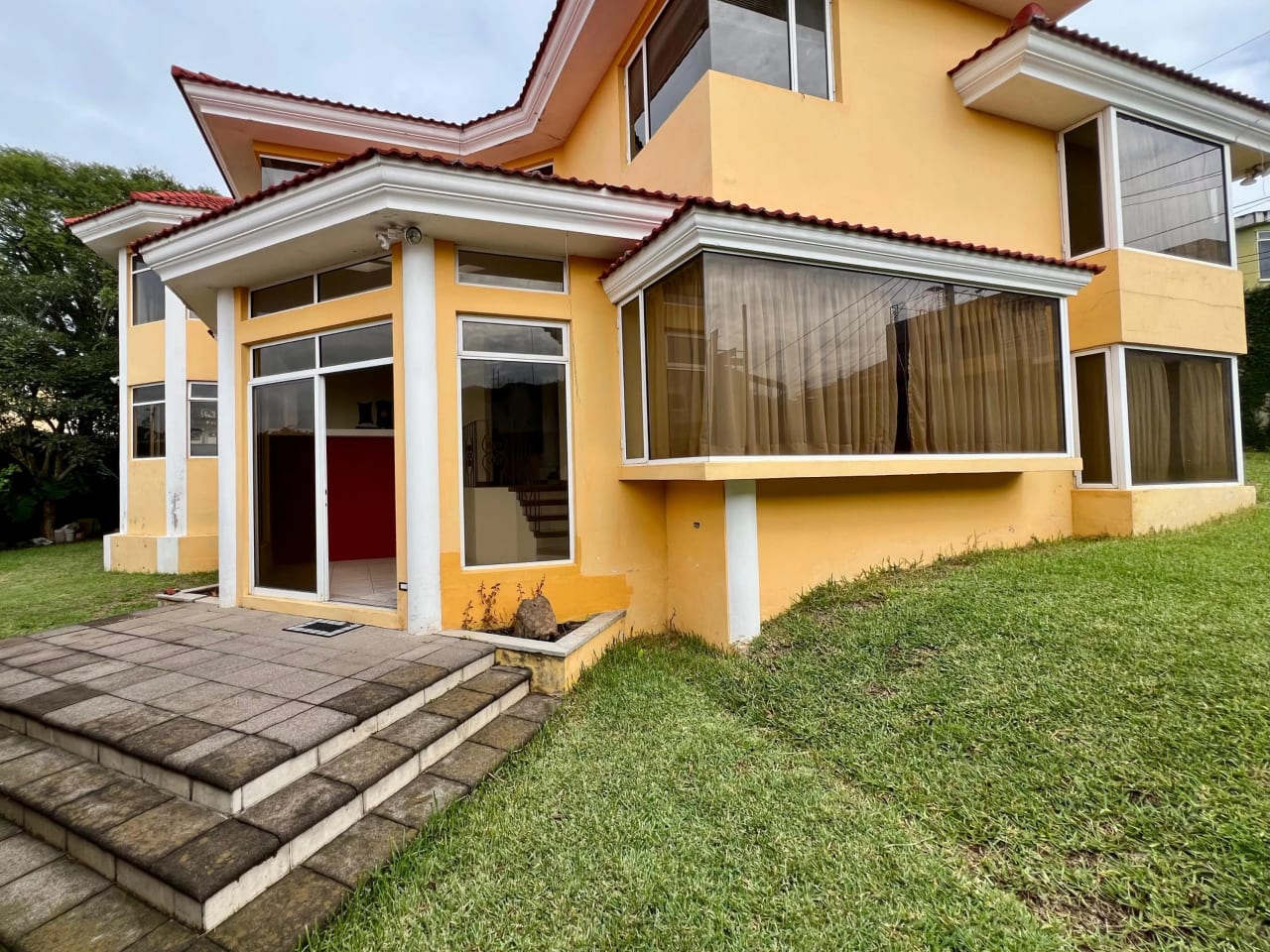 CASA EN VENTA SAN CRISTOBAL, ZONA 8 DE MIXCO RESIDENCIAL LOMA REAL — Casa en Venta en Loma Real, Zona 8 Mixco, Guatemala, Ciudad — foto 3 de 16
