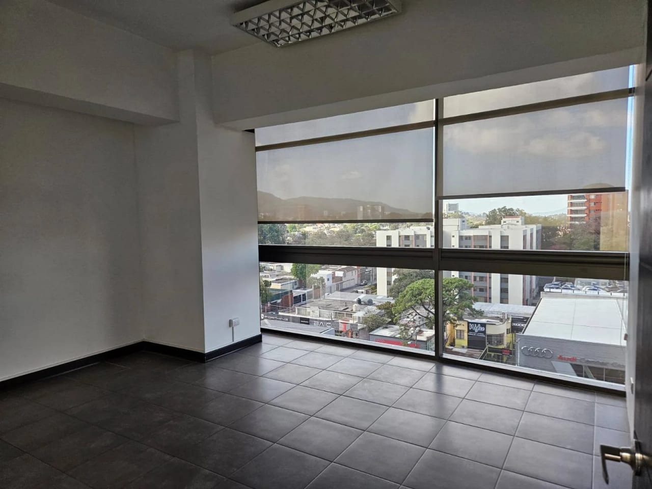 OFICINA EN RENTA EN ZONA 10, EDIFICIO TORINO II — Oficina en Alquiler en Torino II, Zona 10, Guatemala, Ciudad — foto 1 de 3
