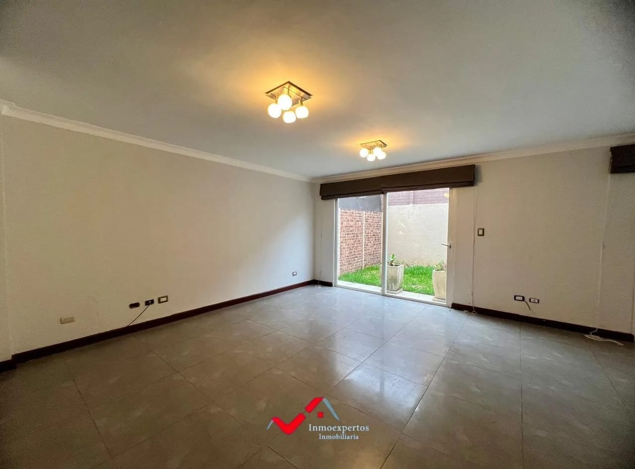 CASA EN RENTA EN PRADOS DE SAN CRISTOBAL, ZONA 8 DE MIXCO — Casa en Alquiler en Prados de San Cristóbal, Zona 8 Mixco, Guatemala, Ciudad — foto 15 de 17