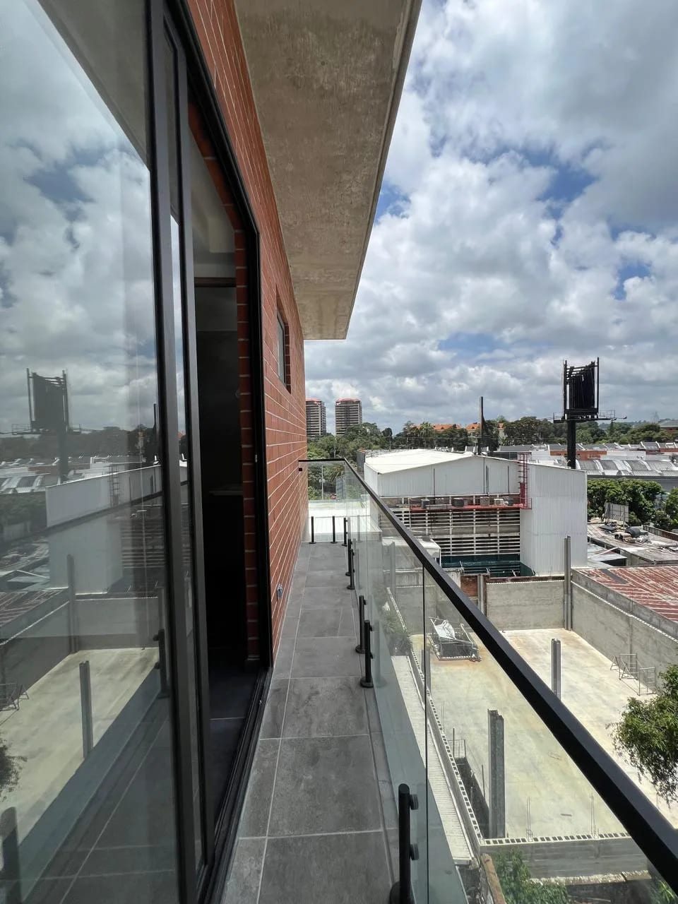 Lindo apartamento de dos dormitorios — Apartamento en Alquiler en Zona Viva, Zona 10, Guatemala, Ciudad — foto 5 de 17