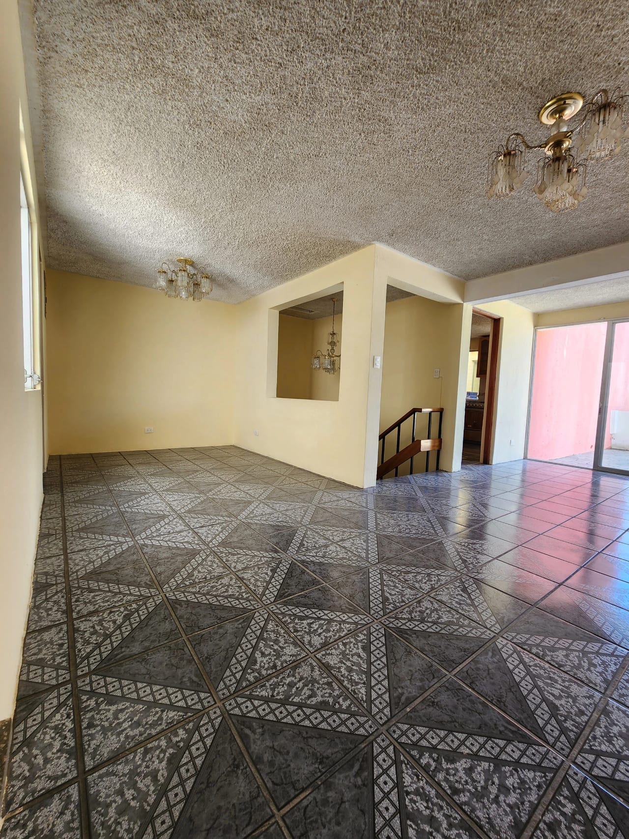 RENTA | Propiedad en Zona 15 - Espacio Versátil para Clínica, Oficina, Salón o Showroom Privado — Casa en Alquiler en Vista Hermosa III, Zona 15, Guatemala, Ciudad — foto 3 de 17