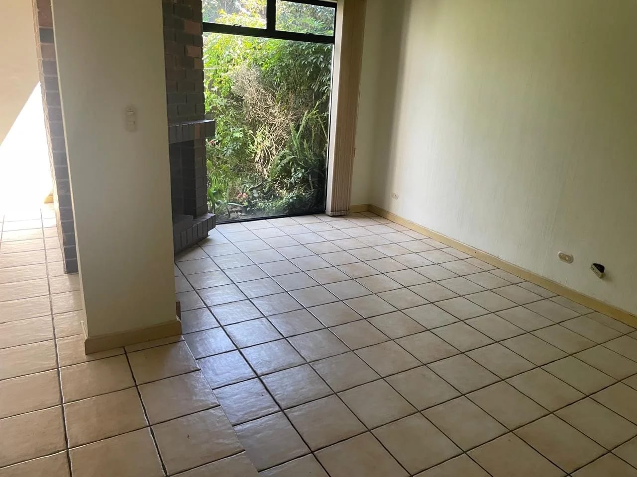 EXCLUSIVA OPORTUNIDAD EN CES Casa en Venta - Condominio "Jardín del Valle" — Casa en Venta en Santa Catarina Pinula, Guatemala, Ciudad — foto 4 de 14