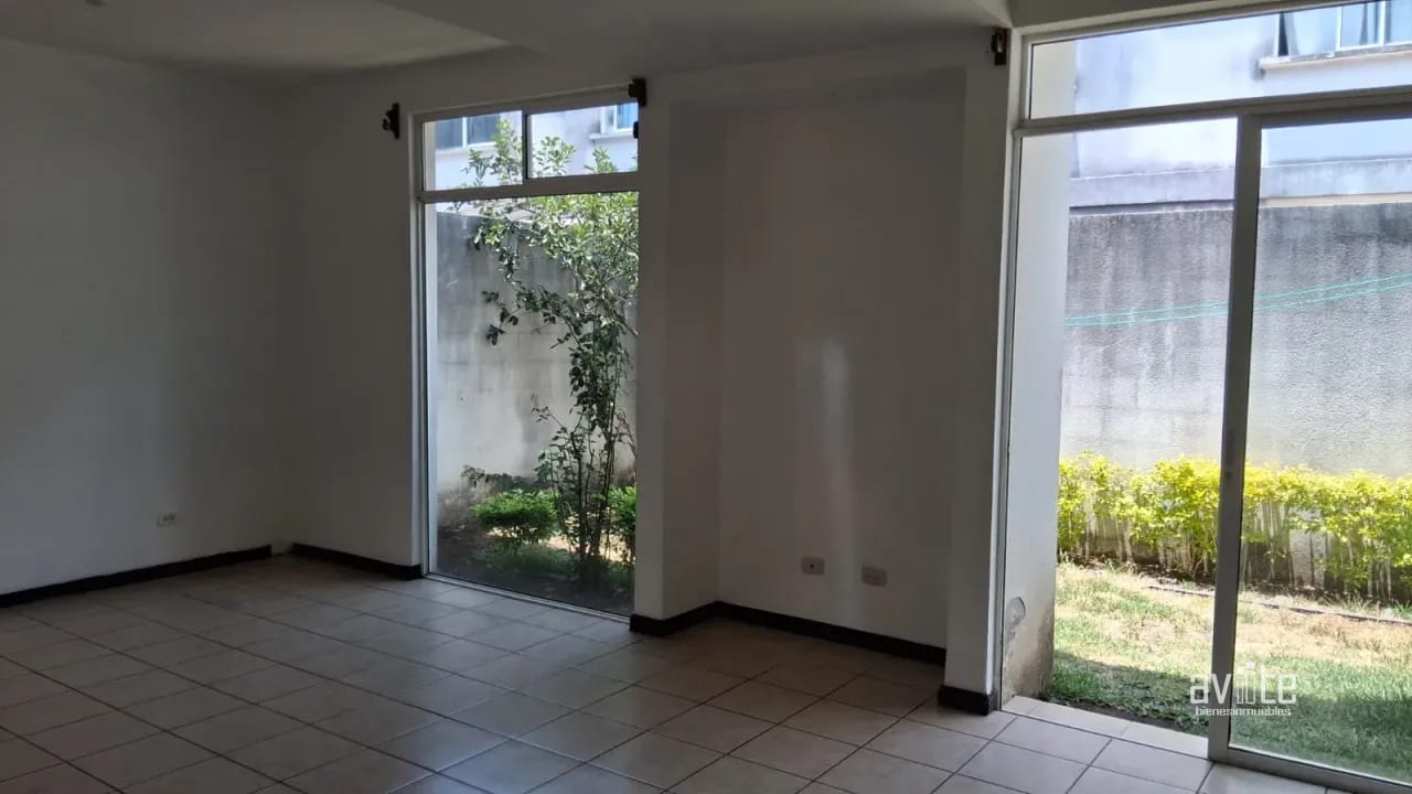 Cañadas del Naranjo, zona 4 de Mixco. Casa en venta Q1,900,000 — Casa en Venta en Montserrat II, Zona 4 Mixco, Guatemala, Ciudad — foto 10 de 17