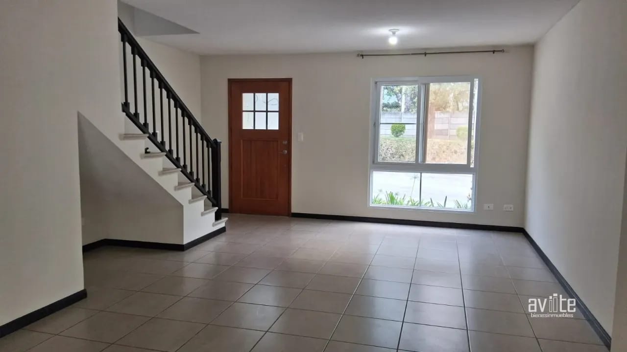 Condado Naranjo, casa Solana de construcción reciente en venta. Santa Natalia, dentro de Alameda Norte — Casa en Venta en Condado Naranjo, Zona 4 Mixco, Guatemala, Ciudad — foto 2 de 17
