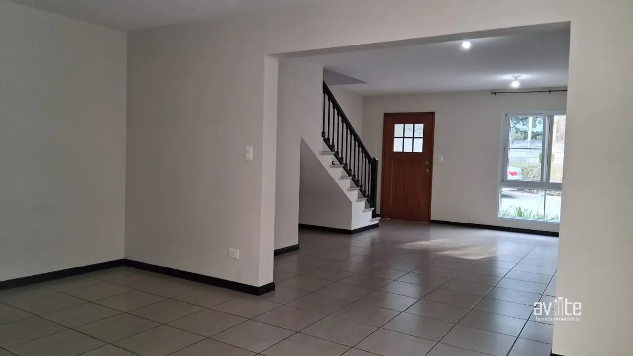 Condado Naranjo, casa Solana de construcción reciente en venta. Santa Natalia, dentro de Alameda Norte — Casa en Venta en Condado Naranjo, Zona 4 Mixco, Guatemala, Ciudad — foto 5 de 17