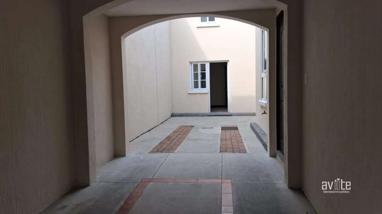 Condado Naranjo, casa Solana de construcción reciente en venta. Santa Natalia, dentro de Alameda Norte — Casa en Venta en Condado Naranjo, Zona 4 Mixco, Guatemala, Ciudad — foto 8 de 17