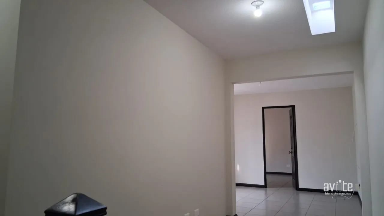 Condado Naranjo, casa Solana de construcción reciente en venta. Santa Natalia, dentro de Alameda Norte — Casa en Venta en Condado Naranjo, Zona 4 Mixco, Guatemala, Ciudad — foto 9 de 17