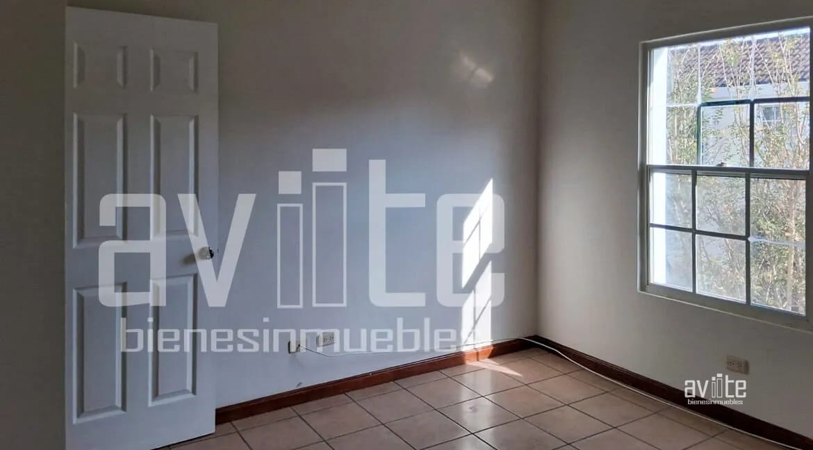 Condado Naranjo, Real Solana en venta. Lindo jardín, mucho espacio familiar — Casa en Venta en Condado Naranjo, Zona 4 Mixco, Guatemala, Ciudad — foto 7 de 14