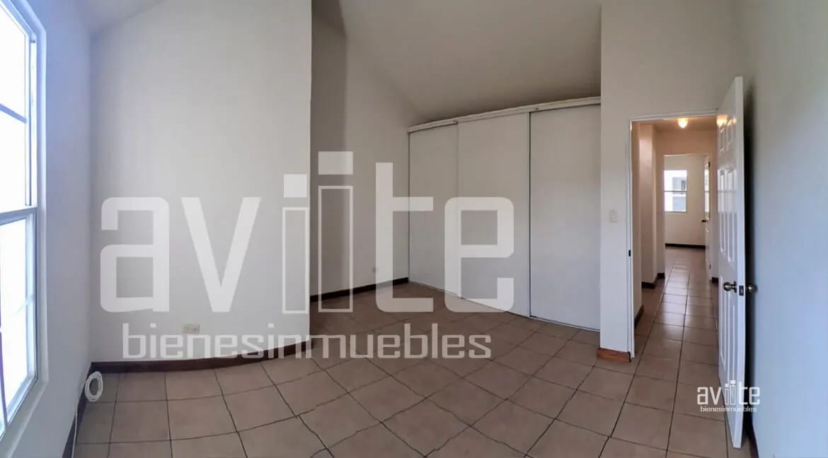 Condado Naranjo, Real Solana en venta. Lindo jardín, mucho espacio familiar — Casa en Venta en Condado Naranjo, Zona 4 Mixco, Guatemala, Ciudad — foto 8 de 14