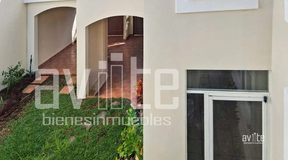 Condado Naranjo, Real Solana en venta. Lindo jardín, mucho espacio familiar — Casa en Venta en Condado Naranjo, Zona 4 Mixco, Guatemala, Ciudad — foto 9 de 14