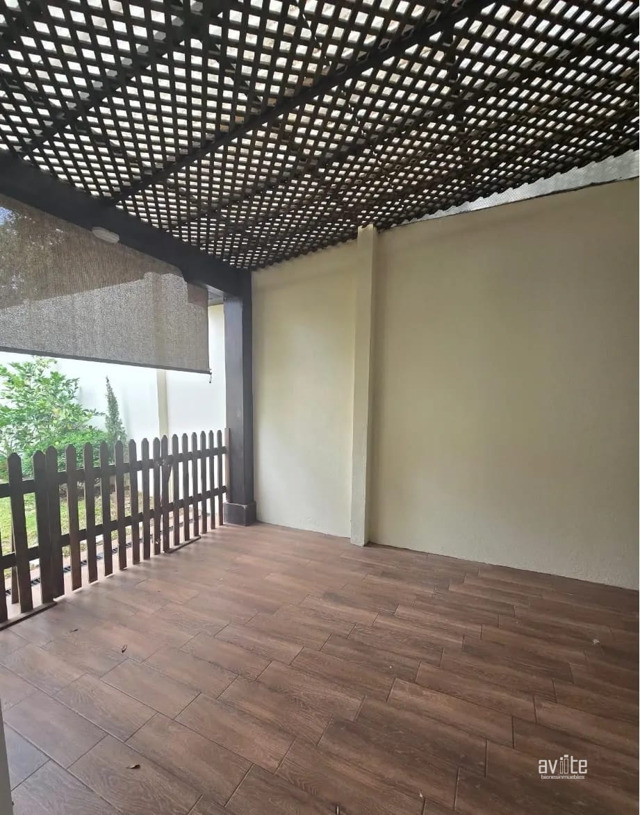 Casa con jardín grande, de Alameda Norte en Condado Naranjo — Casa en Alquiler en Condado Naranjo, Zona 4 Mixco, Guatemala, Ciudad — foto 6 de 15