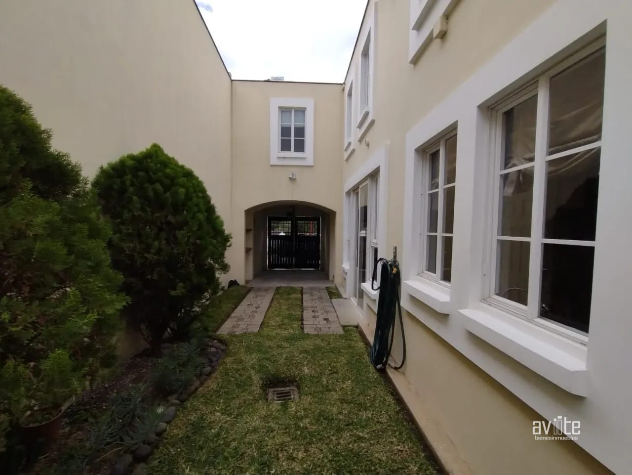 Condado Naranjo, casa Alambra en venta Q2,750,000 — Casa en Venta en Condado Naranjo, Zona 4 Mixco, Guatemala, Ciudad — foto 2 de 13