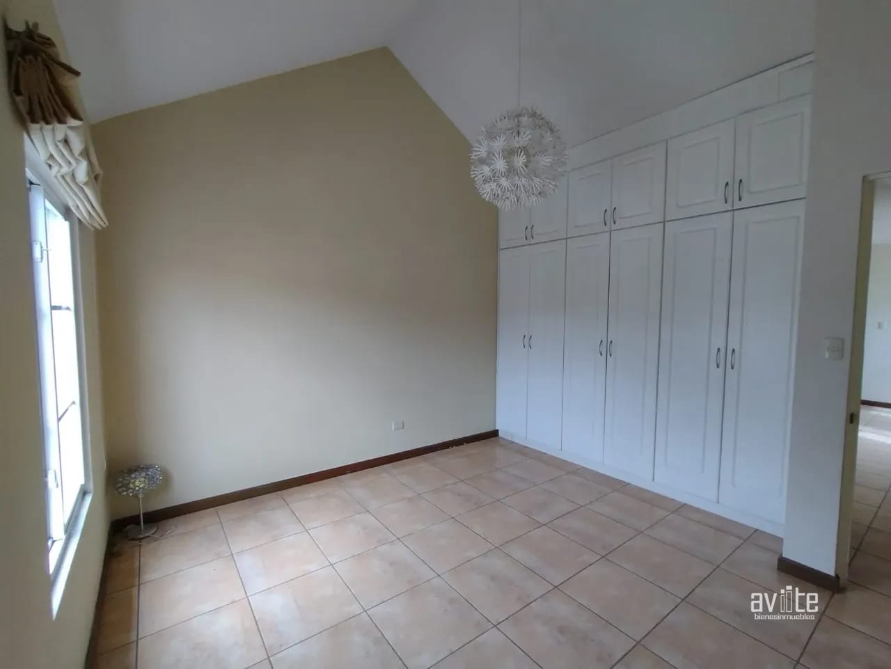 Condado Naranjo, casa Alambra en venta Q2,750,000 — Casa en Venta en Condado Naranjo, Zona 4 Mixco, Guatemala, Ciudad — foto 8 de 13