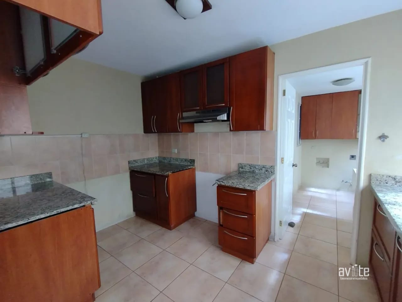 Condado Naranjo, casa Alambra en venta Q2,750,000 — Casa en Venta en Condado Naranjo, Zona 4 Mixco, Guatemala, Ciudad — foto 9 de 13