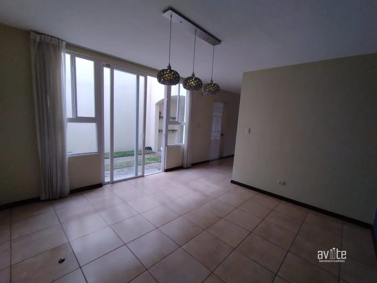 Condado Naranjo, casa Alambra en venta Q2,750,000 — Casa en Venta en Condado Naranjo, Zona 4 Mixco, Guatemala, Ciudad — foto 10 de 13