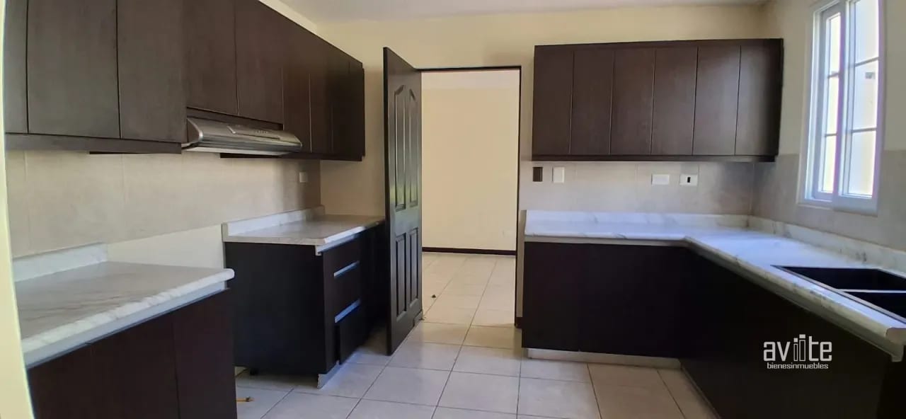 CONDADO NARANJO, Casa Navarra en alquiler Q9,500 — Casa en Alquiler en Condado Naranjo, Zona 4 Mixco, Guatemala, Ciudad — foto 5 de 10