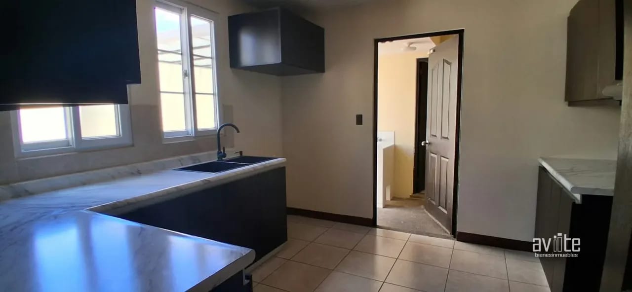 CONDADO NARANJO, Casa Navarra en alquiler Q9,500 — Casa en Alquiler en Condado Naranjo, Zona 4 Mixco, Guatemala, Ciudad — foto 4 de 10