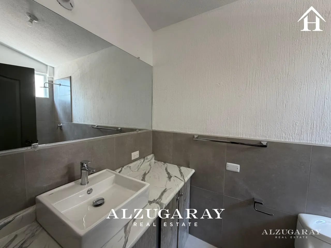 CASA REMODELADA EN CONDOMINIO - 3 HAB. AVENIDA HINCAPIE ZONA 13 — Casa en Alquiler en Zona 13, Guatemala, Ciudad — foto 6 de 12