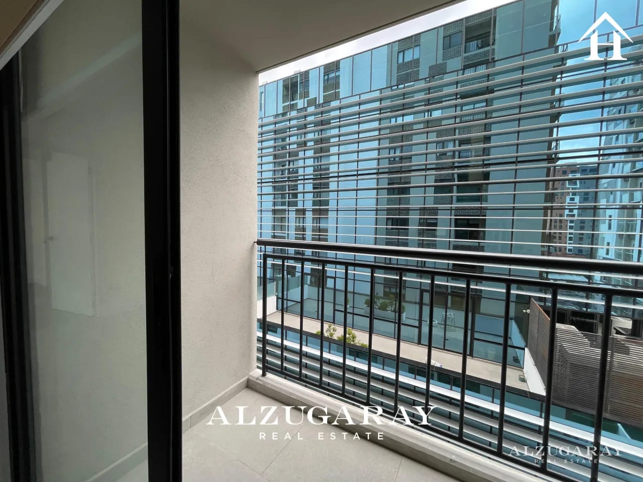 APTO MODERNO C/BALCONES - 2 HAB./ EDIF. BONADIEZ, Z.10 — Apartamento en Alquiler en Bonadiez, Zona 10, Guatemala, Ciudad — foto 5 de 11