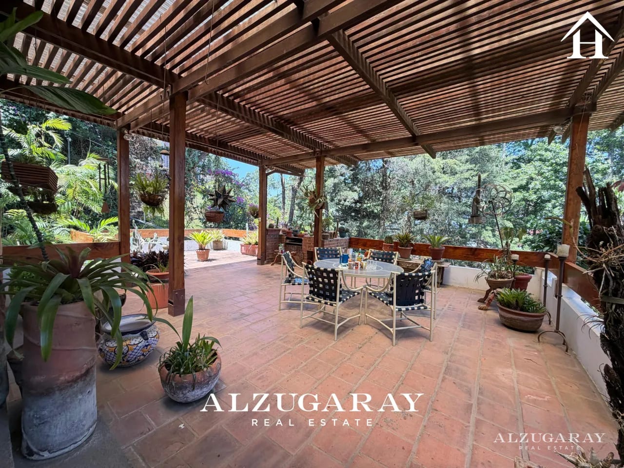 CASA CON JARDIN AMPLIO- 4 HAB./ COL. SAN RAFAEL 1 — Casa en Venta en San Rafael, Carretera a El Salvador, Guatemala, Ciudad — foto 4 de 12
